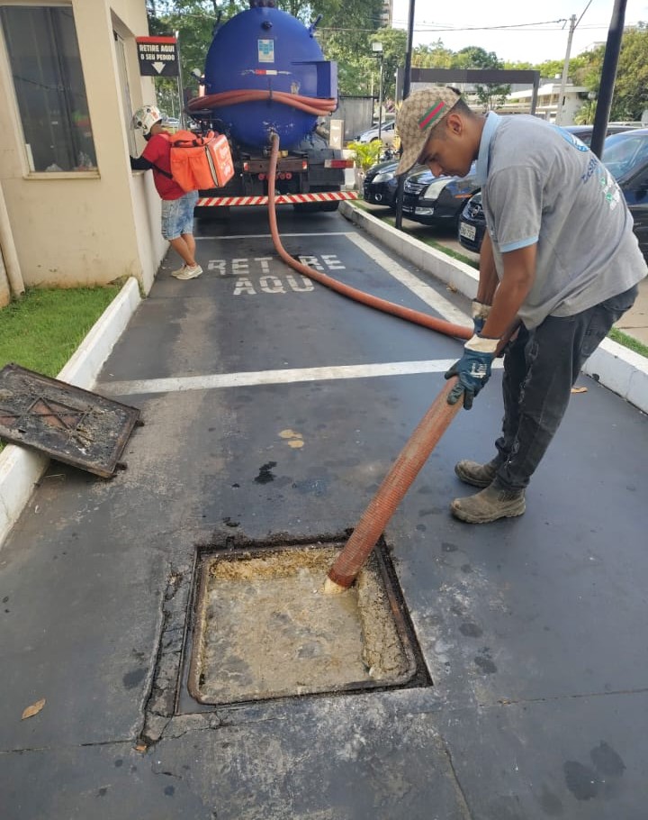 Sucção e limpeza de fossa